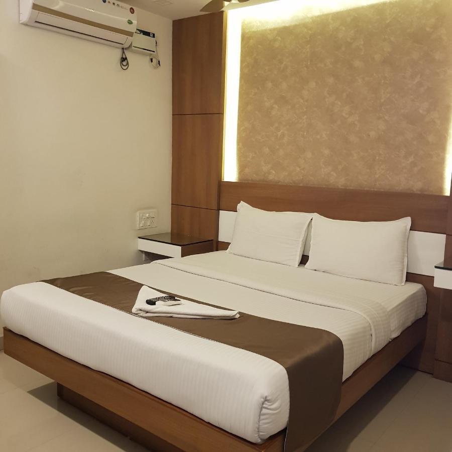 The Galaxy Suites Kochi Exterior foto