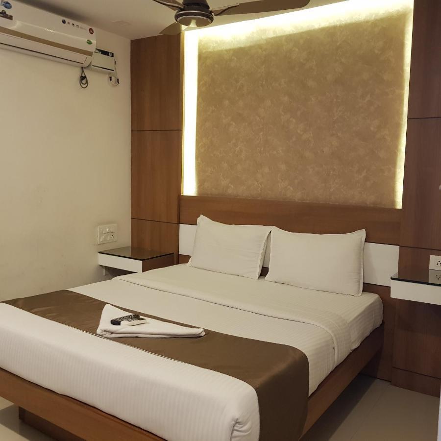 The Galaxy Suites Kochi Exterior foto