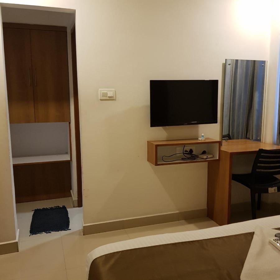 The Galaxy Suites Kochi Exterior foto