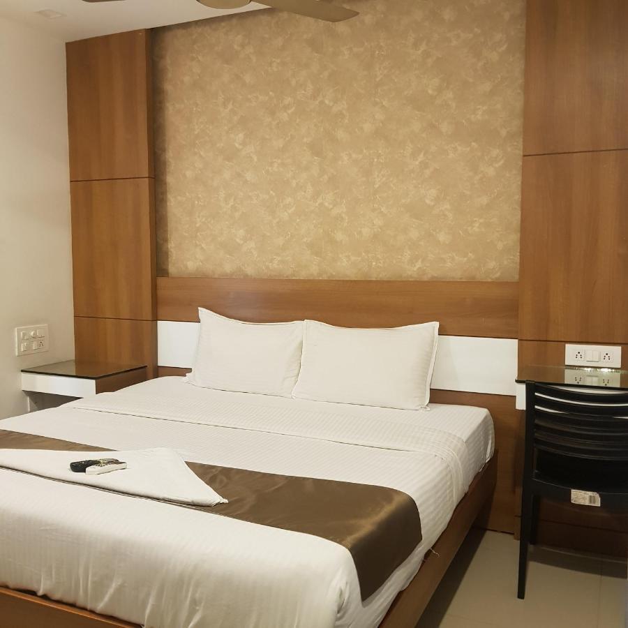 The Galaxy Suites Kochi Exterior foto