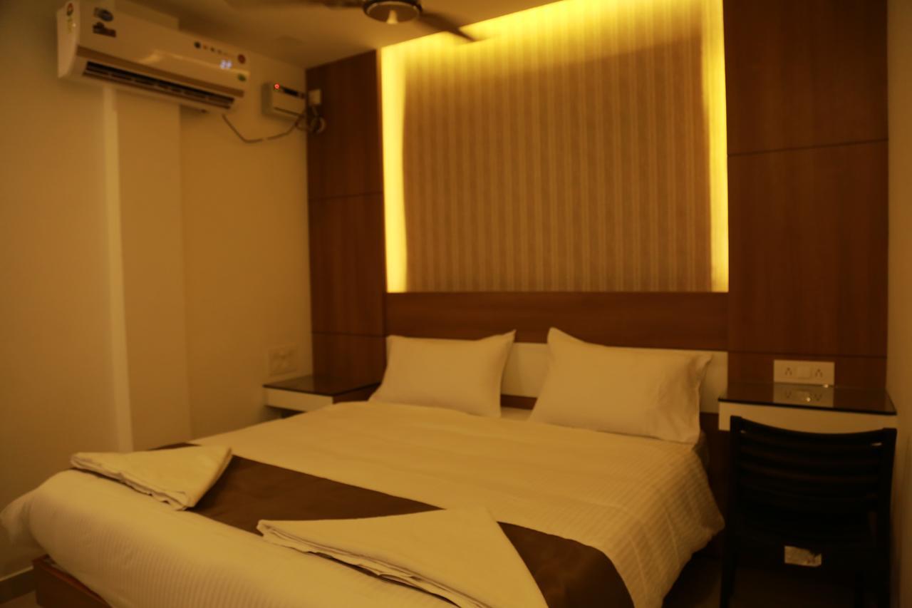 The Galaxy Suites Kochi Exterior foto